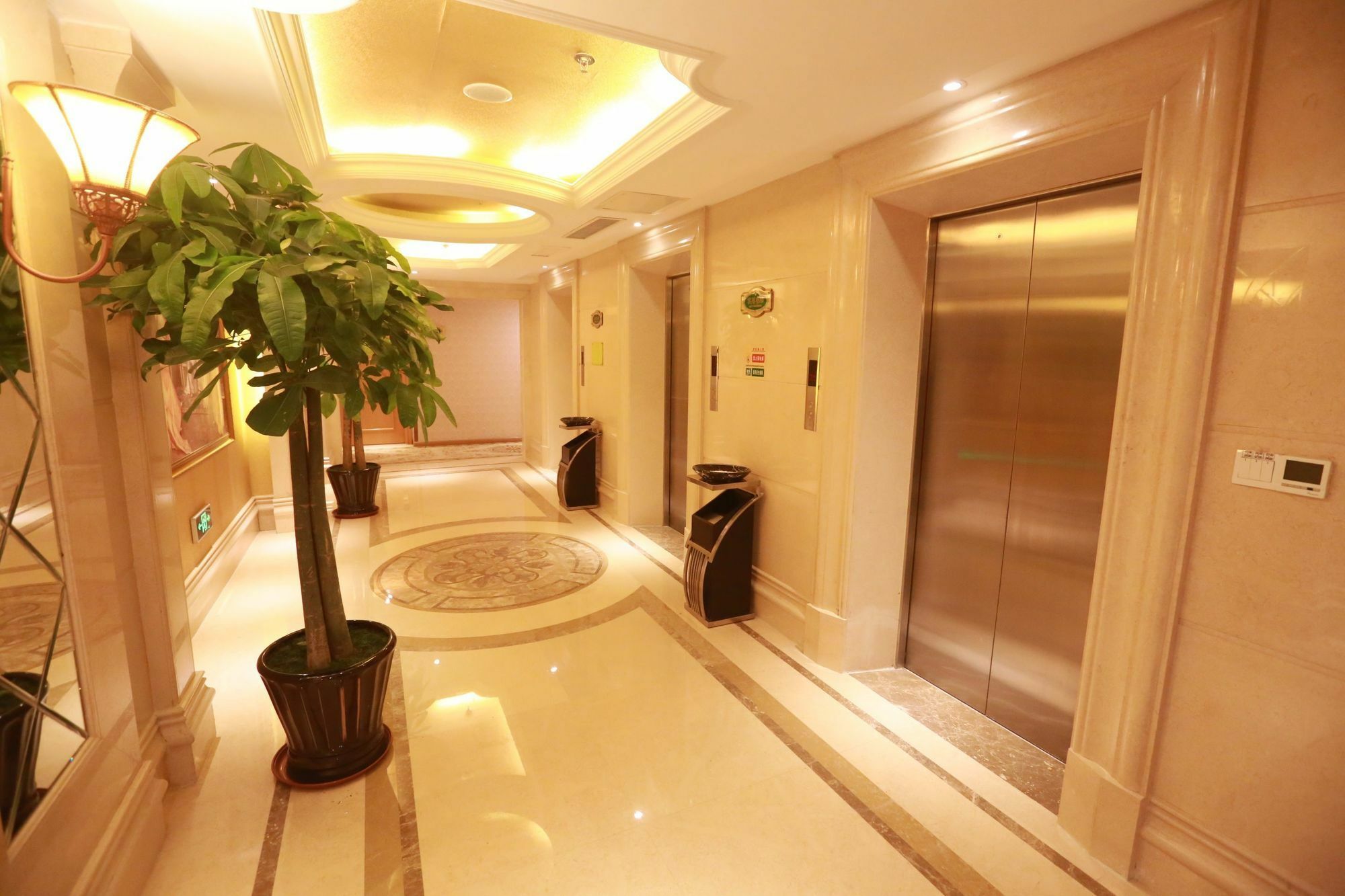 Vienna International Hotel Shenyang Railway Station Экстерьер фото