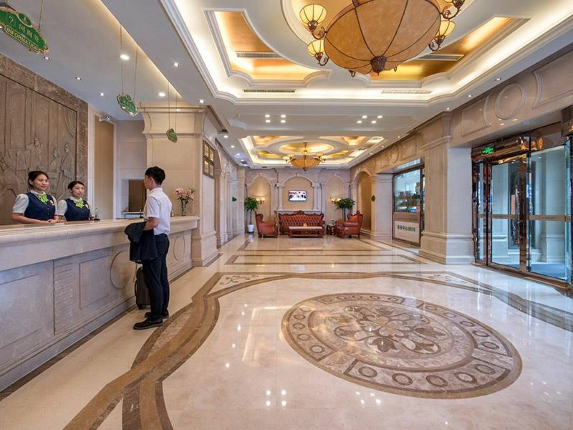 Vienna International Hotel Shenyang Railway Station Экстерьер фото